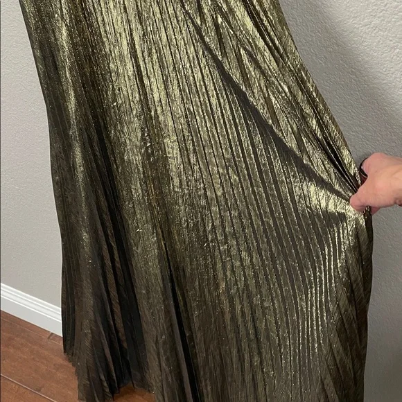 New Rebecca Vallance Josie Metallic Plisse Lame Gown Maxi Dress Gold Sz 12 - Picture 6 of 13